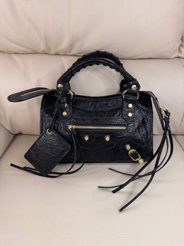 #black/gold
